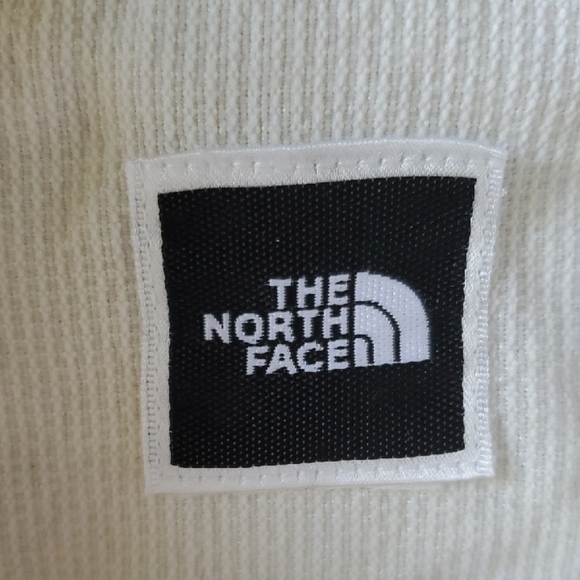 The North Face Cream Sleeveless Button-Up Top - Picture 2 of 7